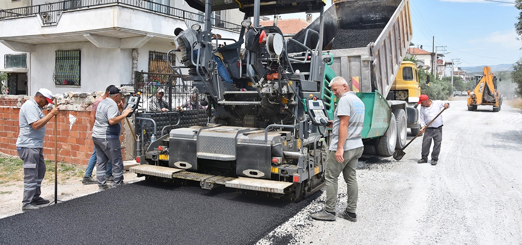Akhisar’da asfalt çalışmaları aralıksız devam ediyor